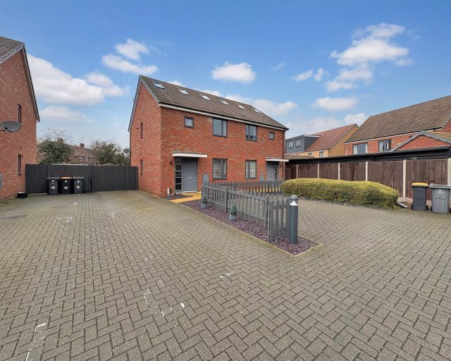 Lunniss Way, Bedford